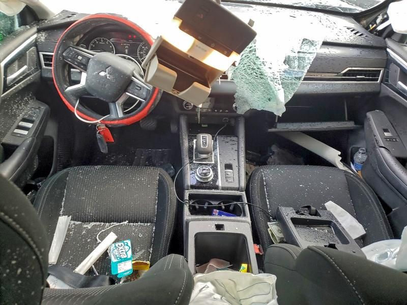 2022 Mitsubishi Outlander es