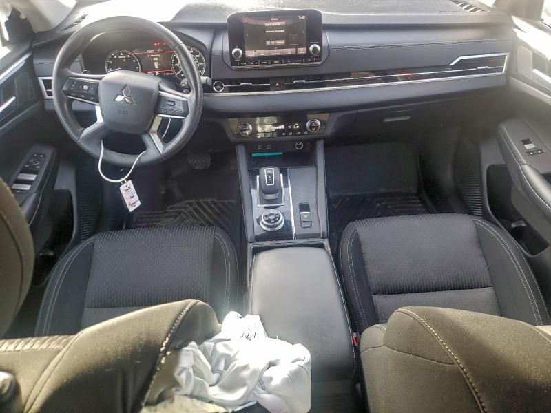 2022 Mitsubishi Outlander es