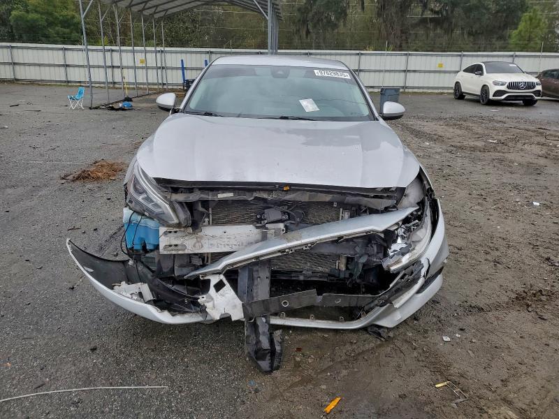 2021 Niss Altima 2.5 sv