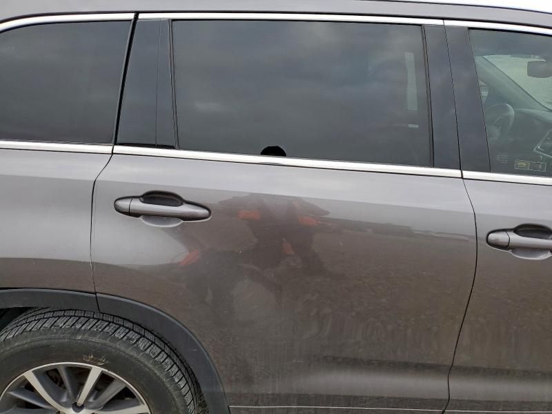 2018 Toyota Highlander se