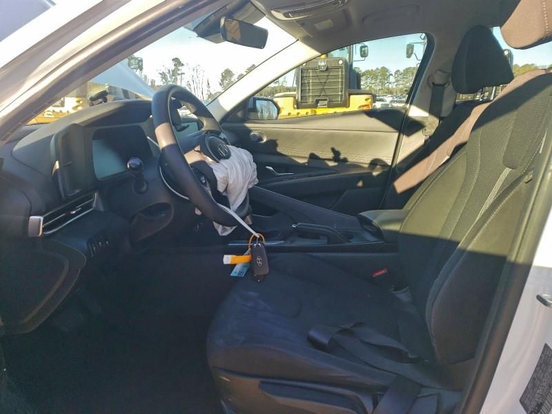 2024 Hyundai Elantra se