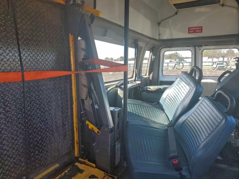 2009 Ford Econoline E350 Super Duty van