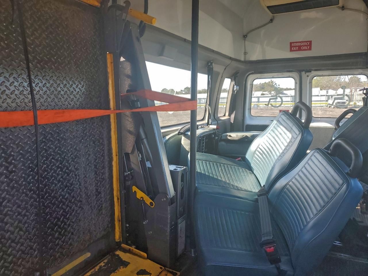 2009 Ford Econoline E350 Super Duty van