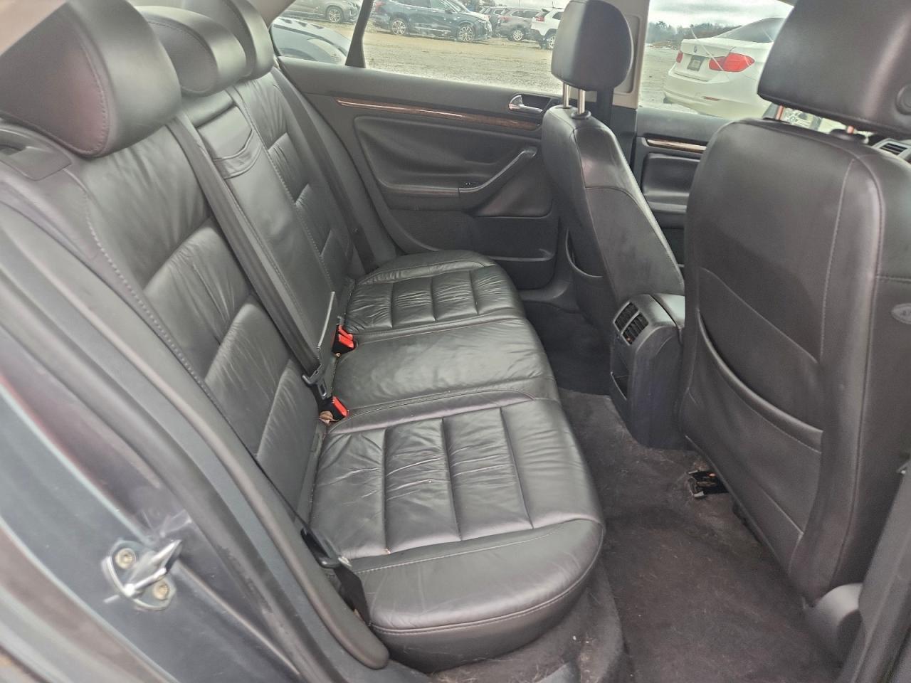 2005 Volkswagen New Jetta 2.5l Option Package 2