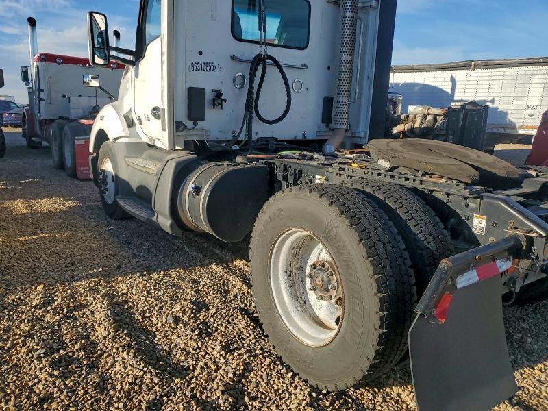 2019 Kenworth T680 Semi Truck