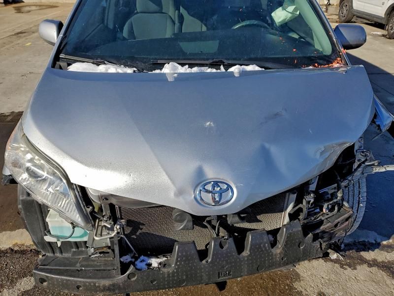 2015 Toyota Sienna le