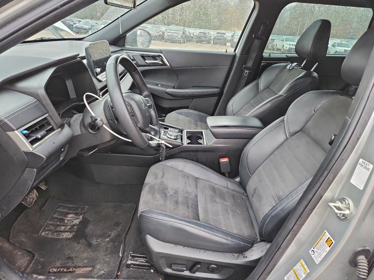 2023 Mitsubishi Outlander se