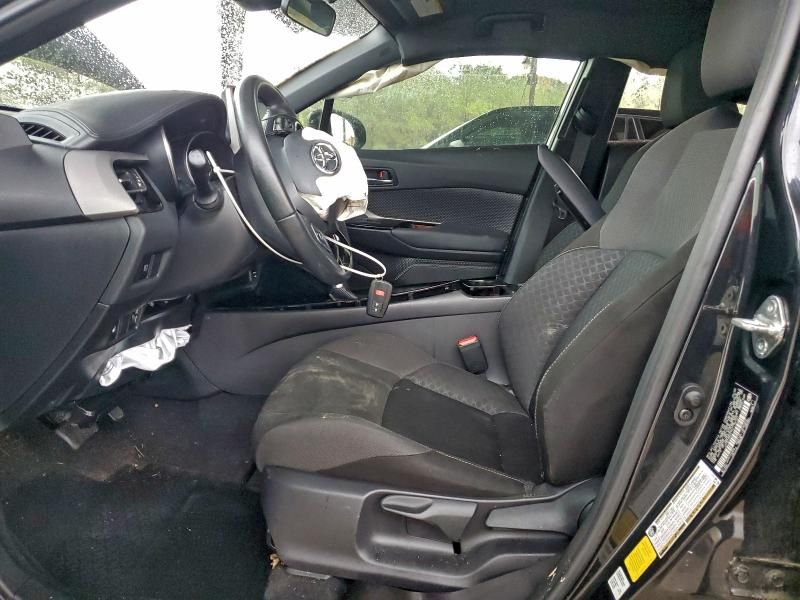 2022 Toyota C-hr xle