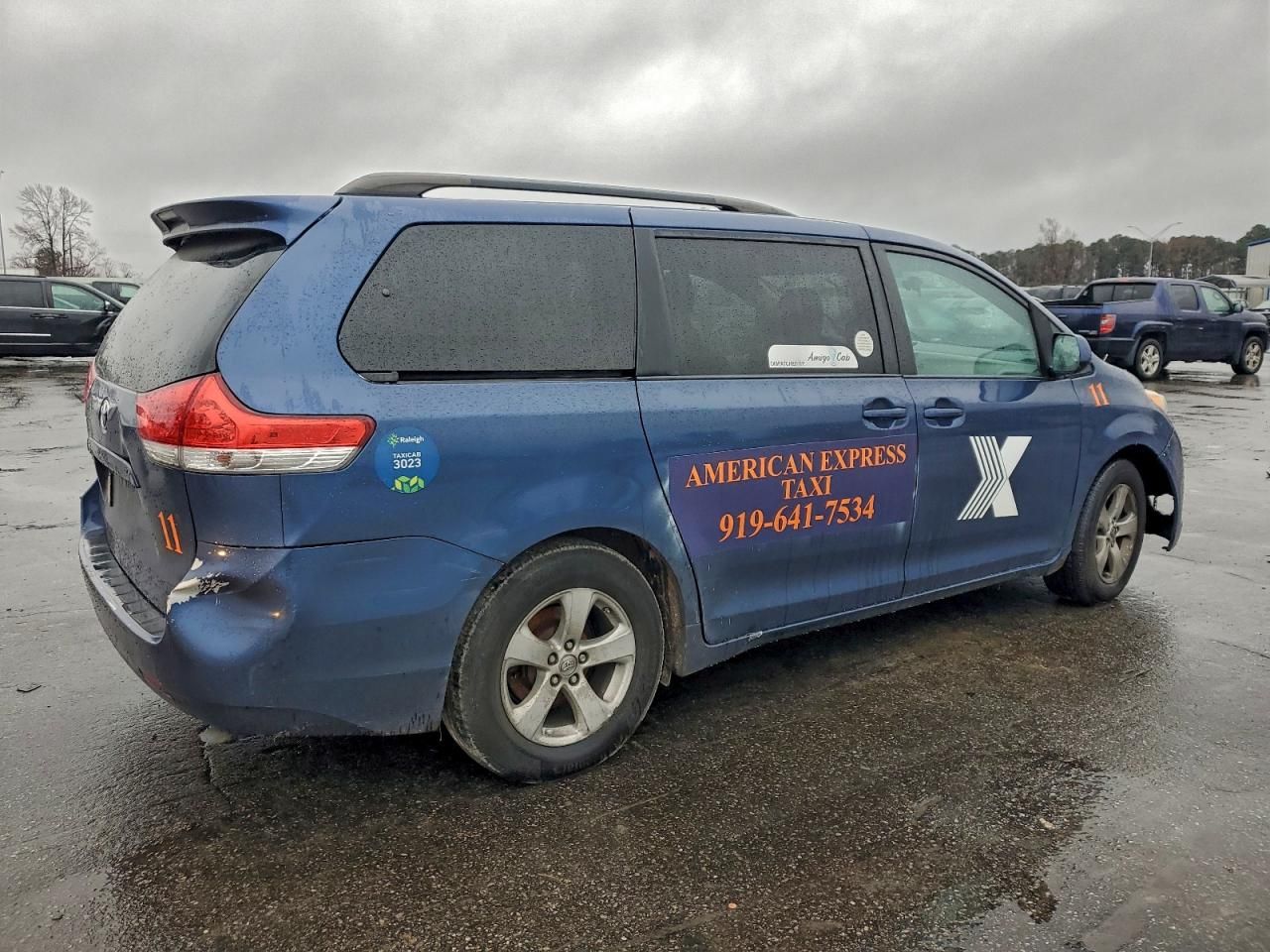 2013 Toyota Sienna le