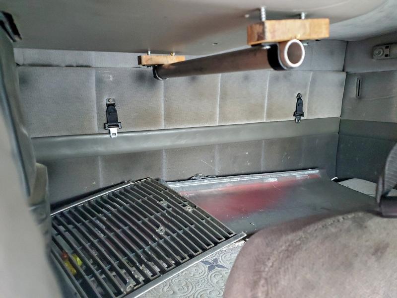 2001 Volvo VNL Semi Truck