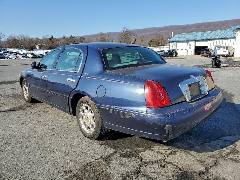 2002 Lincoln Town car Signature