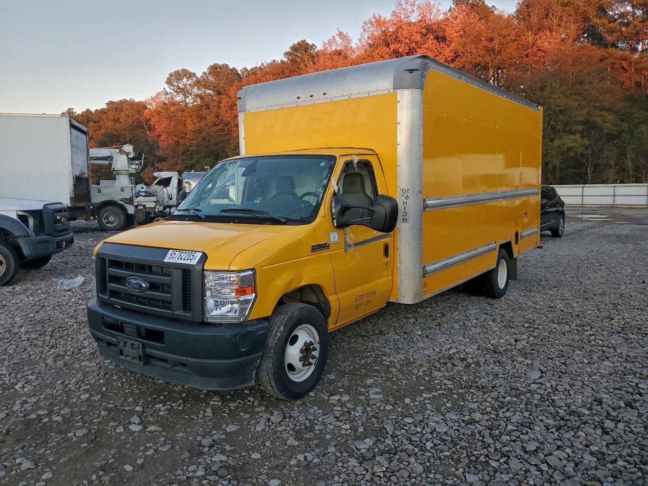 2022 Ford Econoline E350 Super Duty Cutaway Van