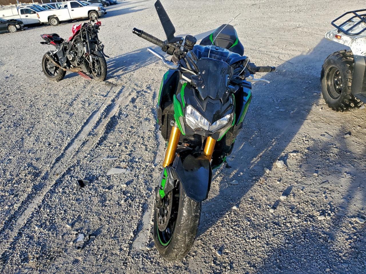 2024 Kawasaki ZR900 M