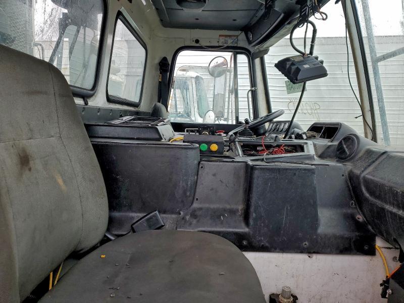 2006 Autocar WX Refuse Truck