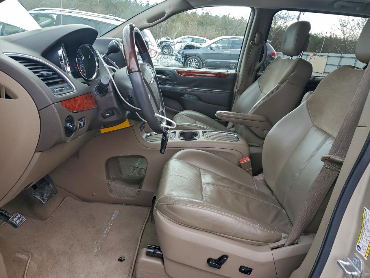 2016 Chrysler Town & Country Limited Platinum