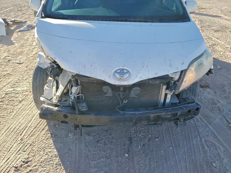 2017 Toyota Sienna xle Premium 8-passenger