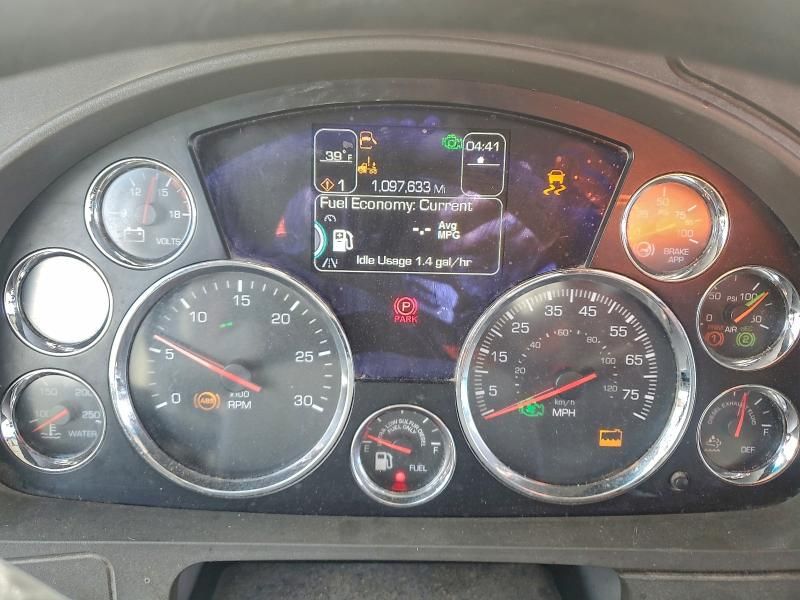 2015 Kenworth T680 Semi Truck