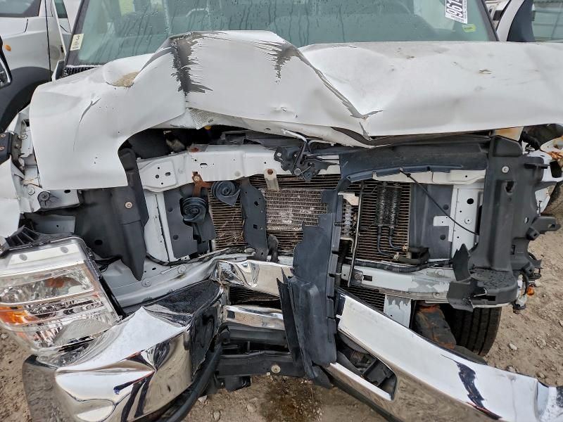 2017 Ford Econoline E450 Super Duty Cutaway Van