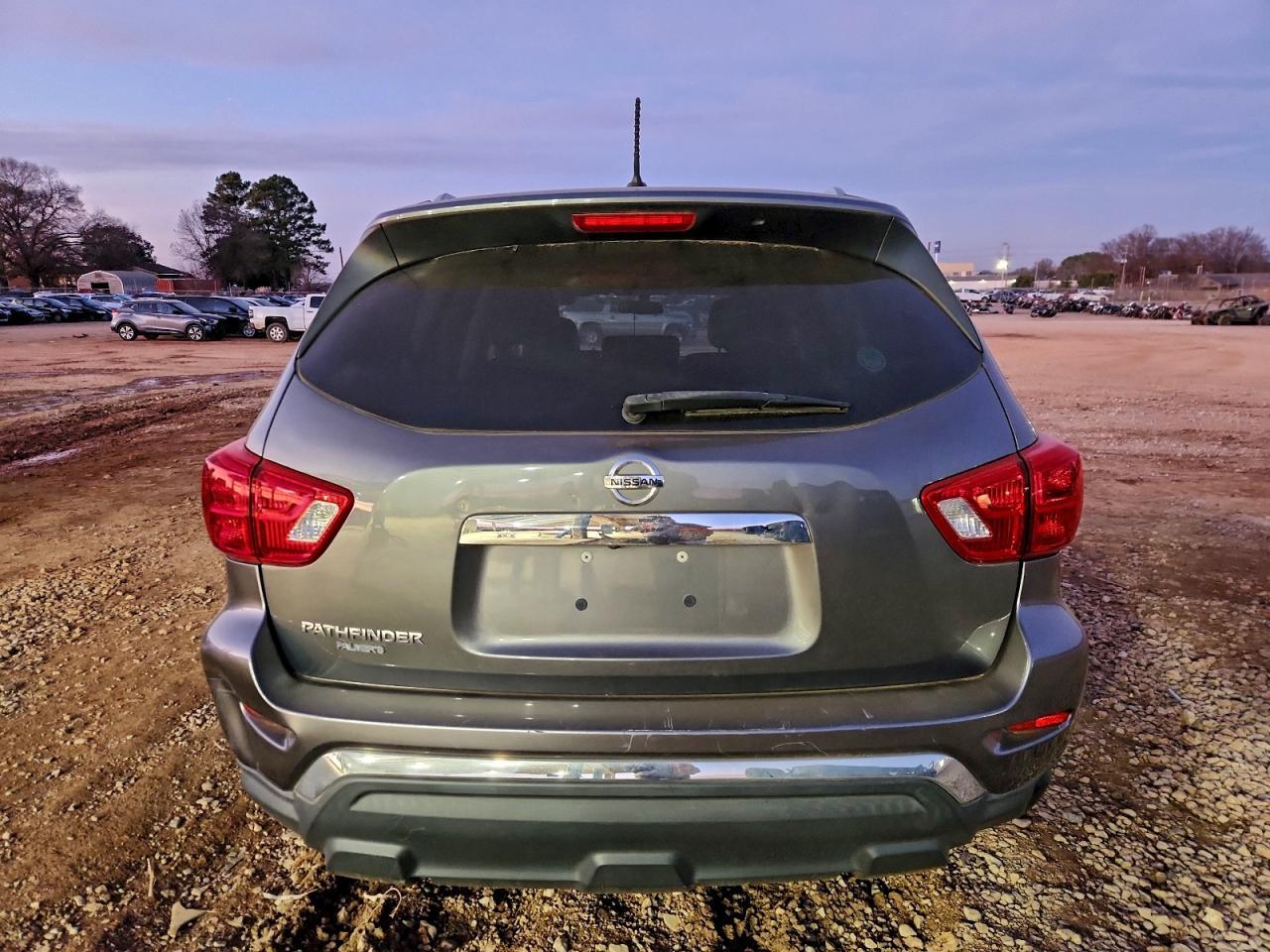 2017 Nissan Pathfinder s