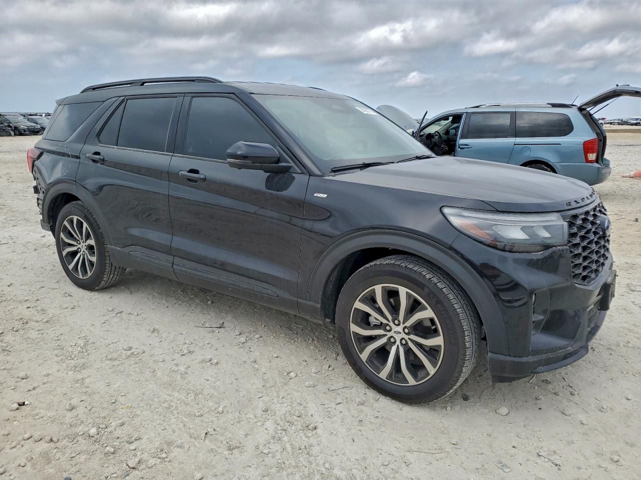 2025 Ford Explorer St-line