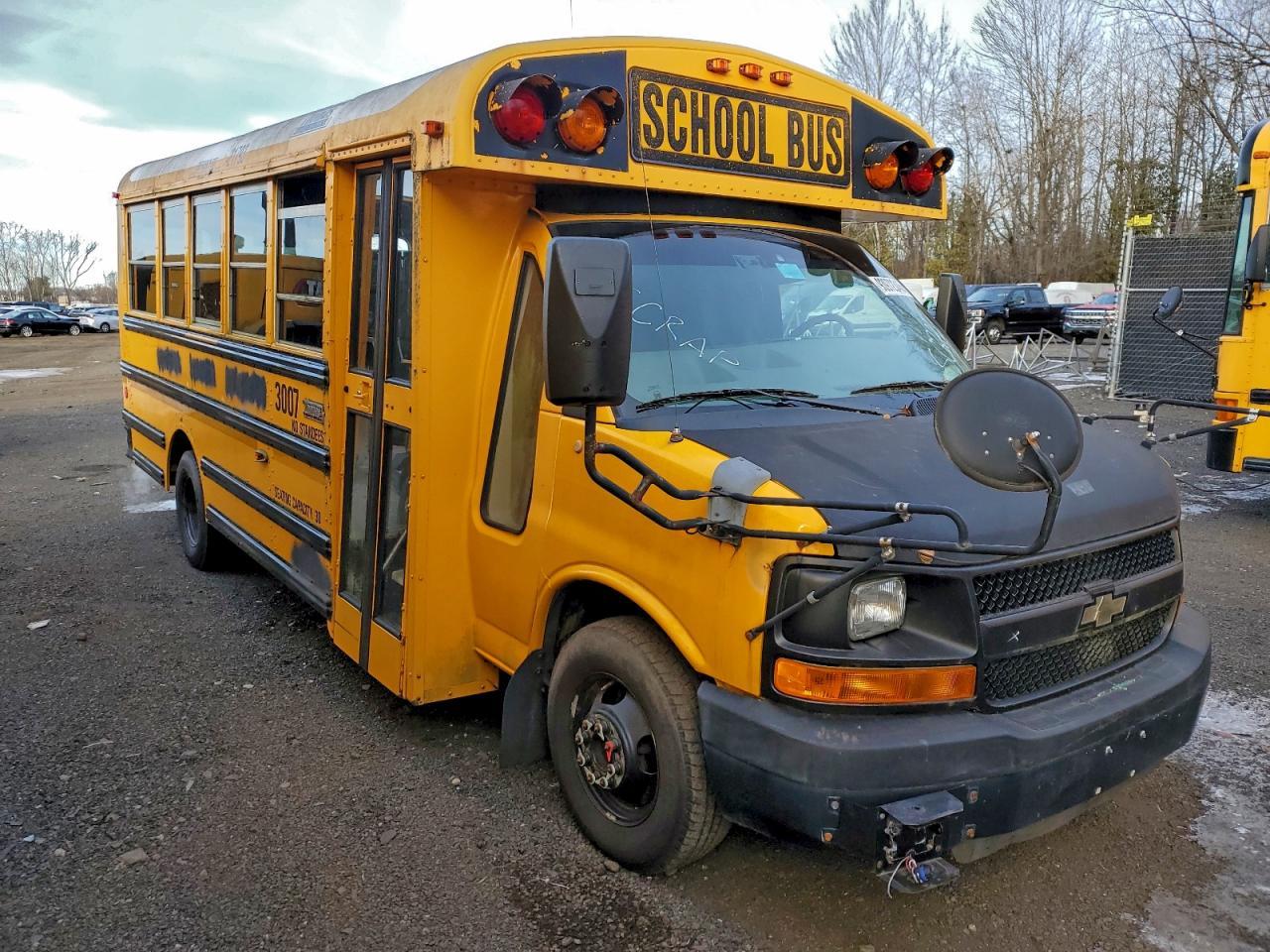 2011 Chev 2011 Thms Minotour G-School Bus
