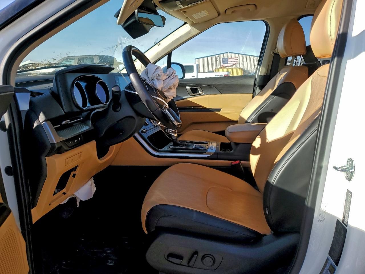 2023 KIA Carnival lx