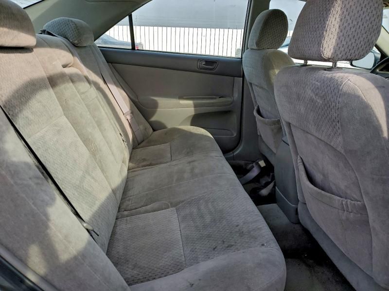 2004 Toyota Camry le