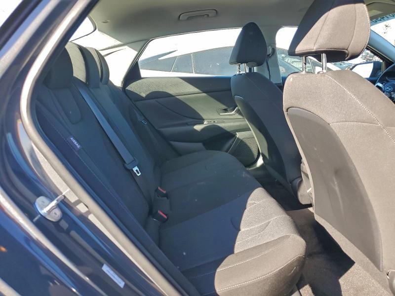 2025 Hyundai Elantra se