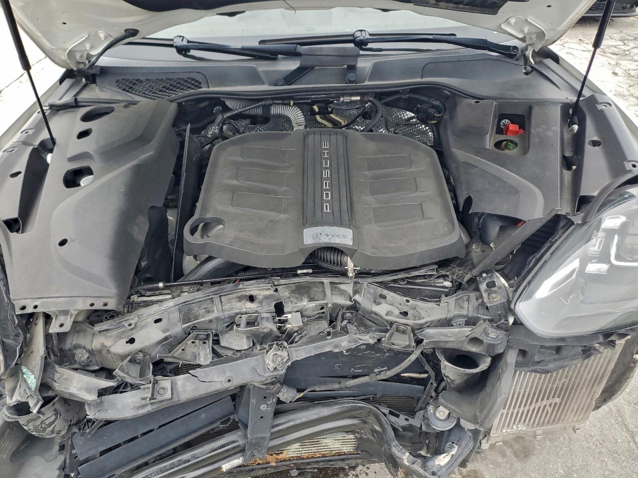 2016 Porsche Cayenne s