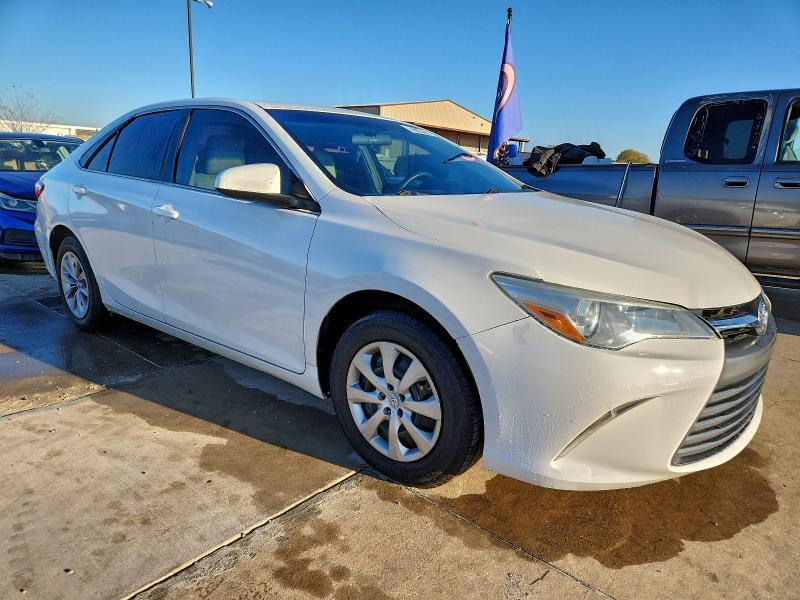 2016 Toyota Camry le