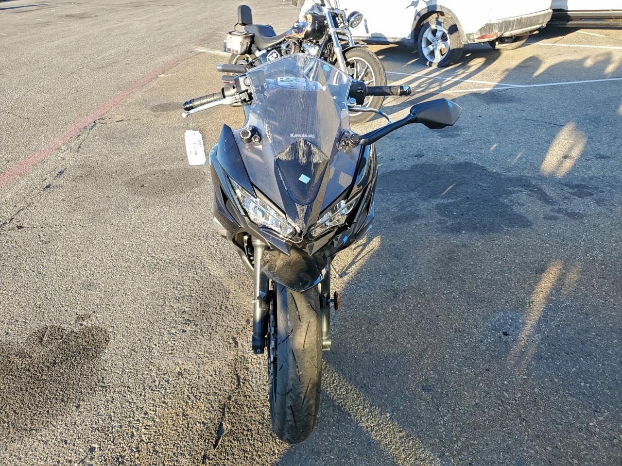 2025 Kawasaki EX650 R