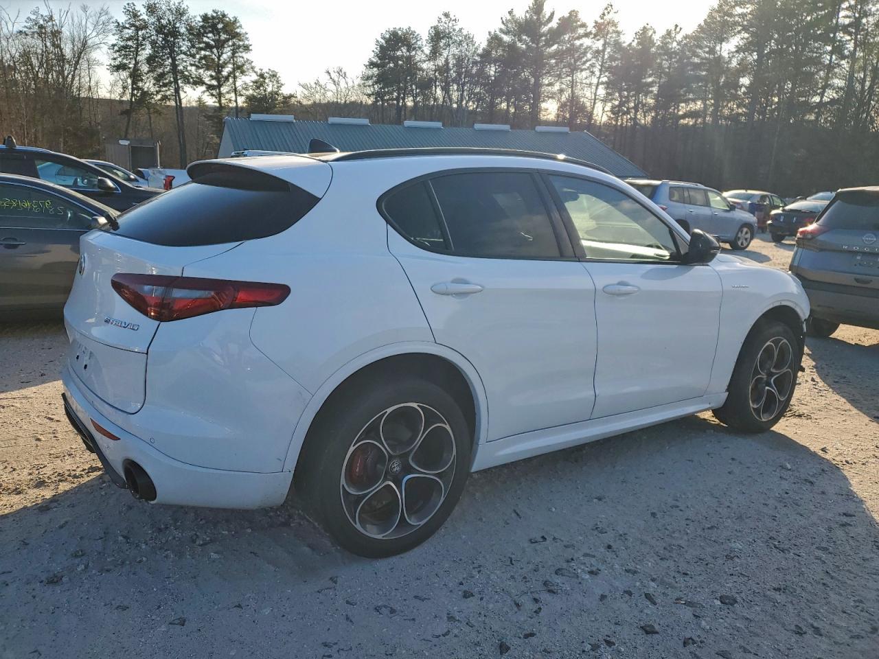 2022 Alfa Romeo Stelvio ti