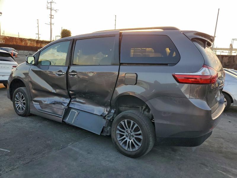 2019 Toyota Sienna xle