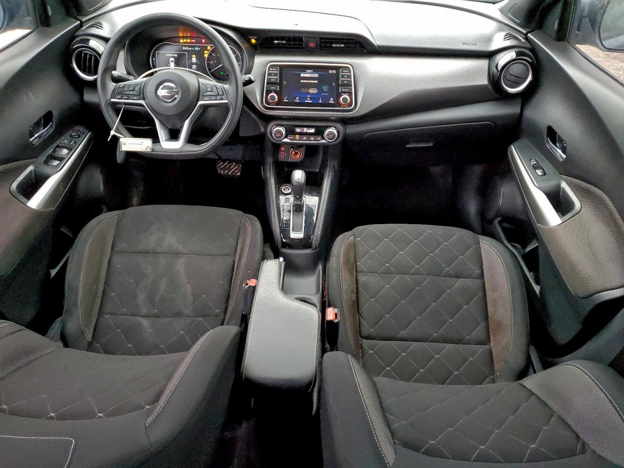2020 Nissan Kicks sv