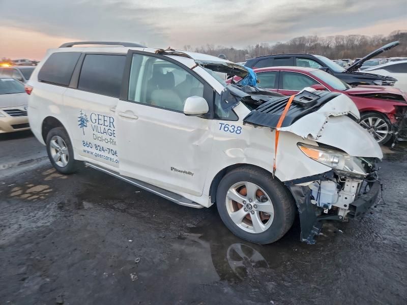 2019 Toyota Sienna le