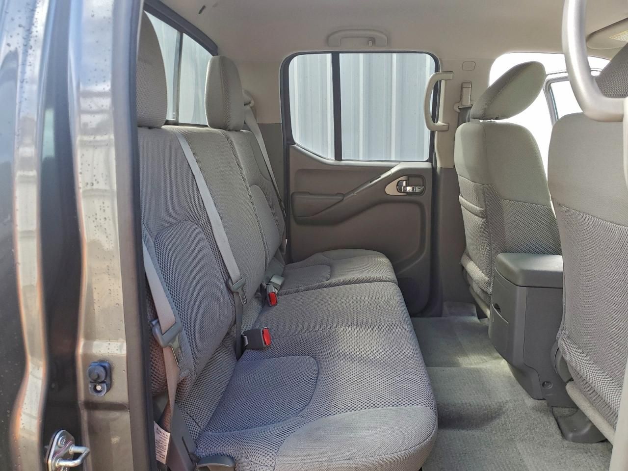 2016 Nissan Frontier s