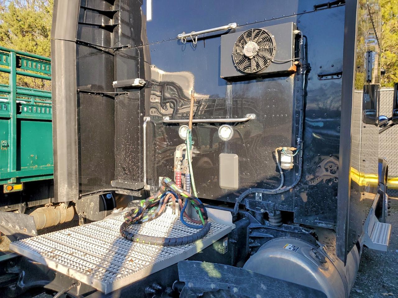 2019 Peterbilt 567 Semi Truck