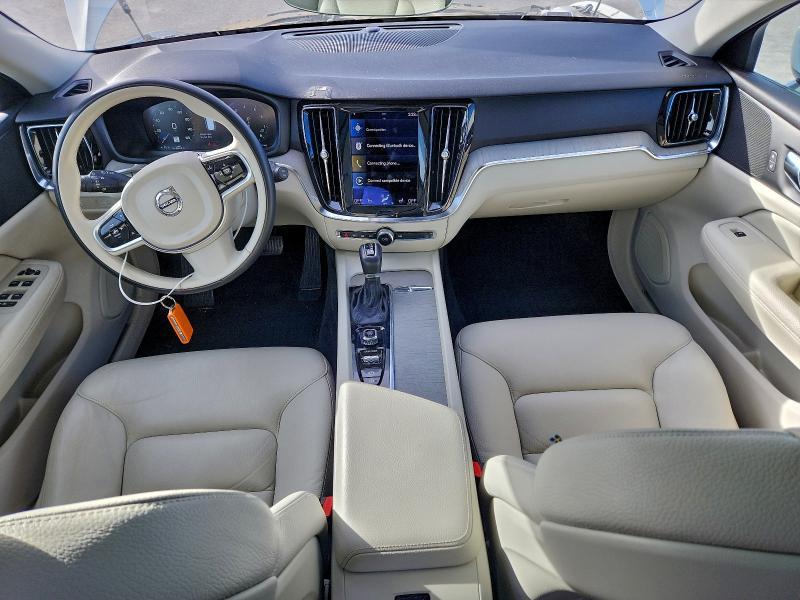 2021 Volvo V60 Cross Country T5 Momentum