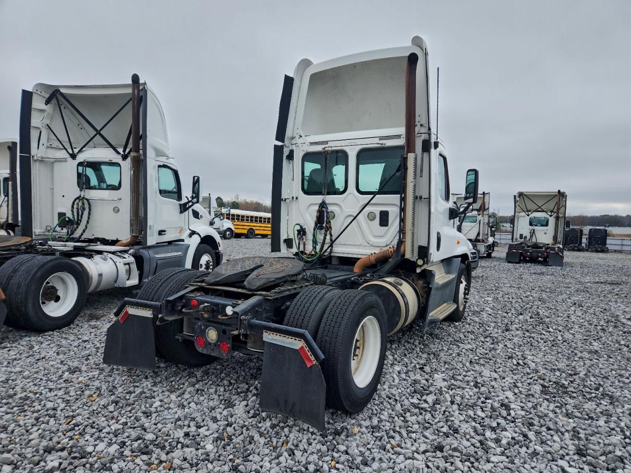 2015 Freightliner Cascadia Semi Truck