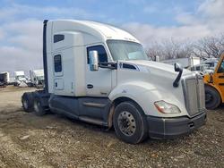Salvage trucks for sale at Kansas City, KS auction: 2015 Kenworth T680 Semi Truck