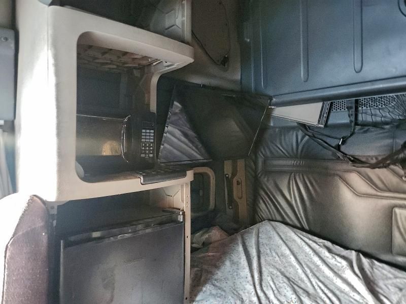 2016 Freightliner Cascadia 125 Semi Truck