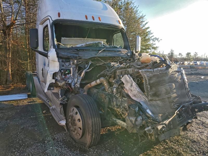 2018 Freightliner Cascadia 126 Semi Truck