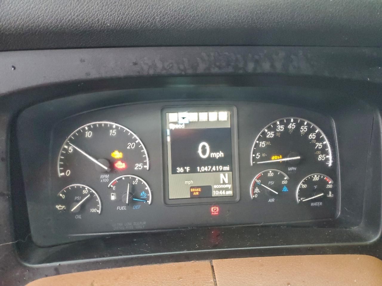 2018 Freightliner Cascadia 126 Semi Truck