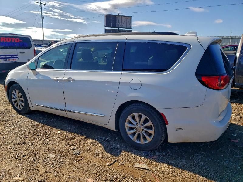 2017 Chrysler Pacifica Touring l