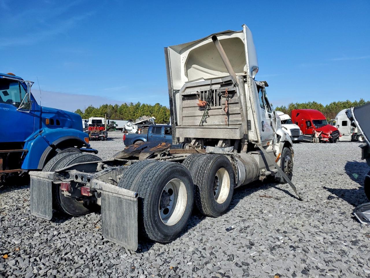2016 International Prostar Semi Truck