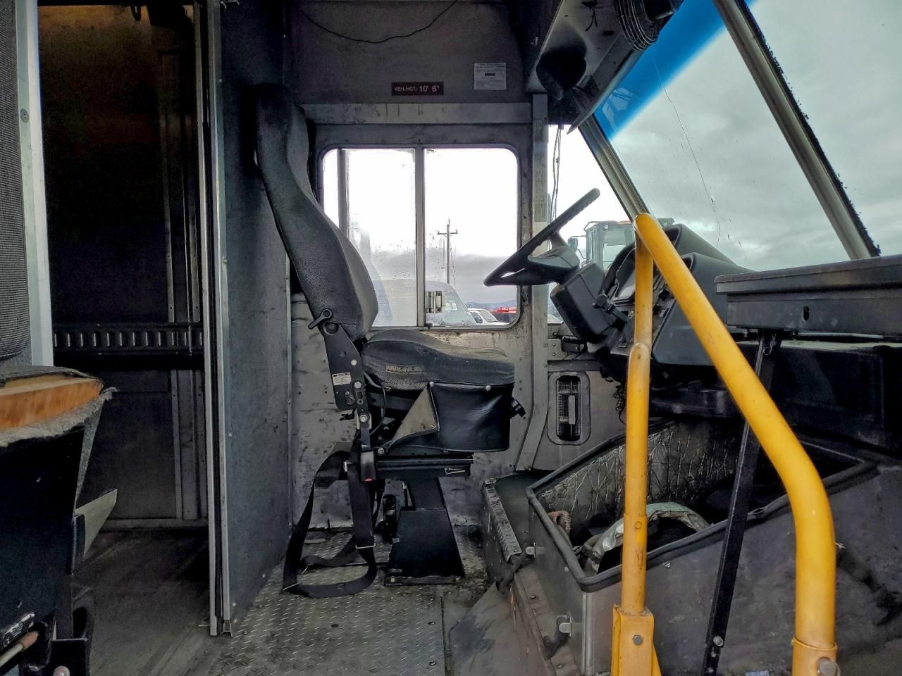 2012 Freightliner MT45G Delivery Truck