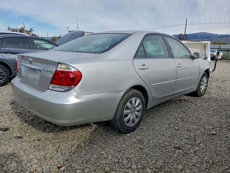 2005 Toyota Camry le