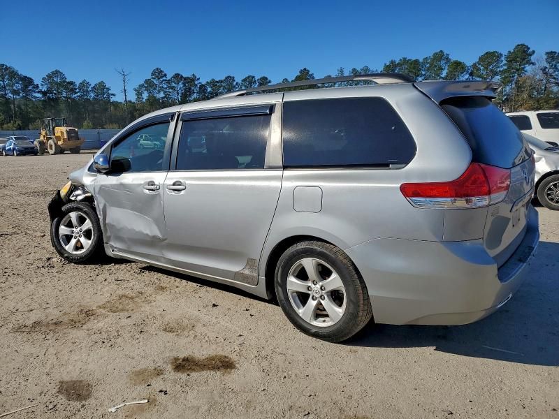 2011 Toyota Sienna le