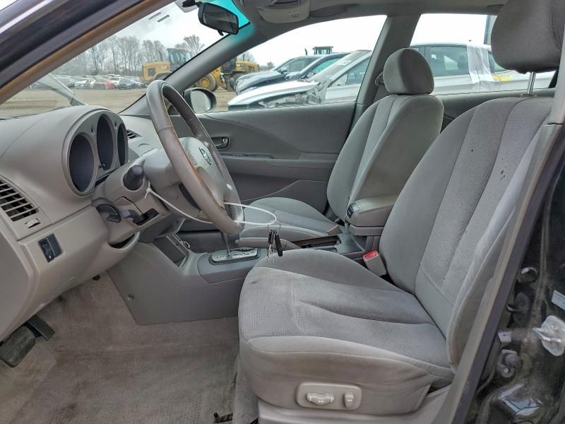 2002 Nissan Altima Base