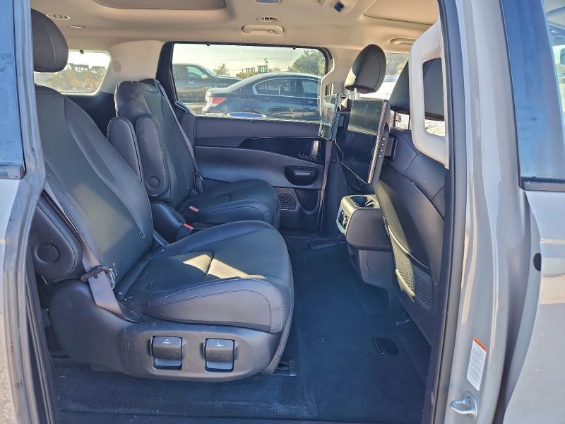 2025 KIA Carnival sx